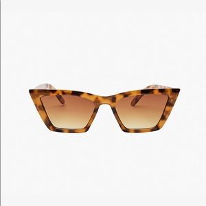 Verie Grace Sunglasses, NWOT